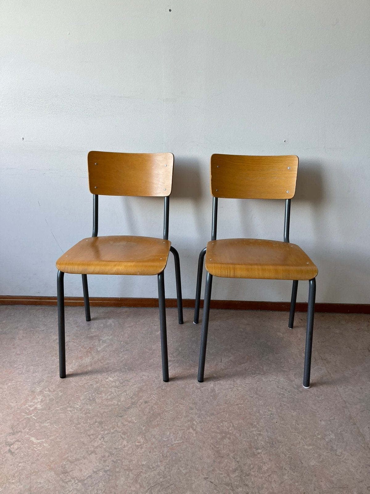 Set van 2 schoolstoelen hout / metaal, Ophalen, Bruin, Zo goed als nieuw, Vijf, Zes of meer stoelen