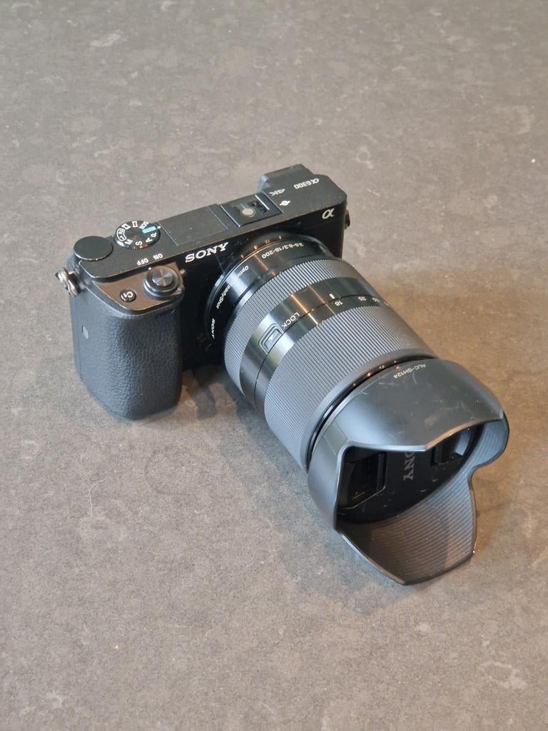 Sony A6300 + Sony 18-200mm OSS lens, Spiegelreflex, Ophalen of Verzenden, Zo goed als nieuw, Sony