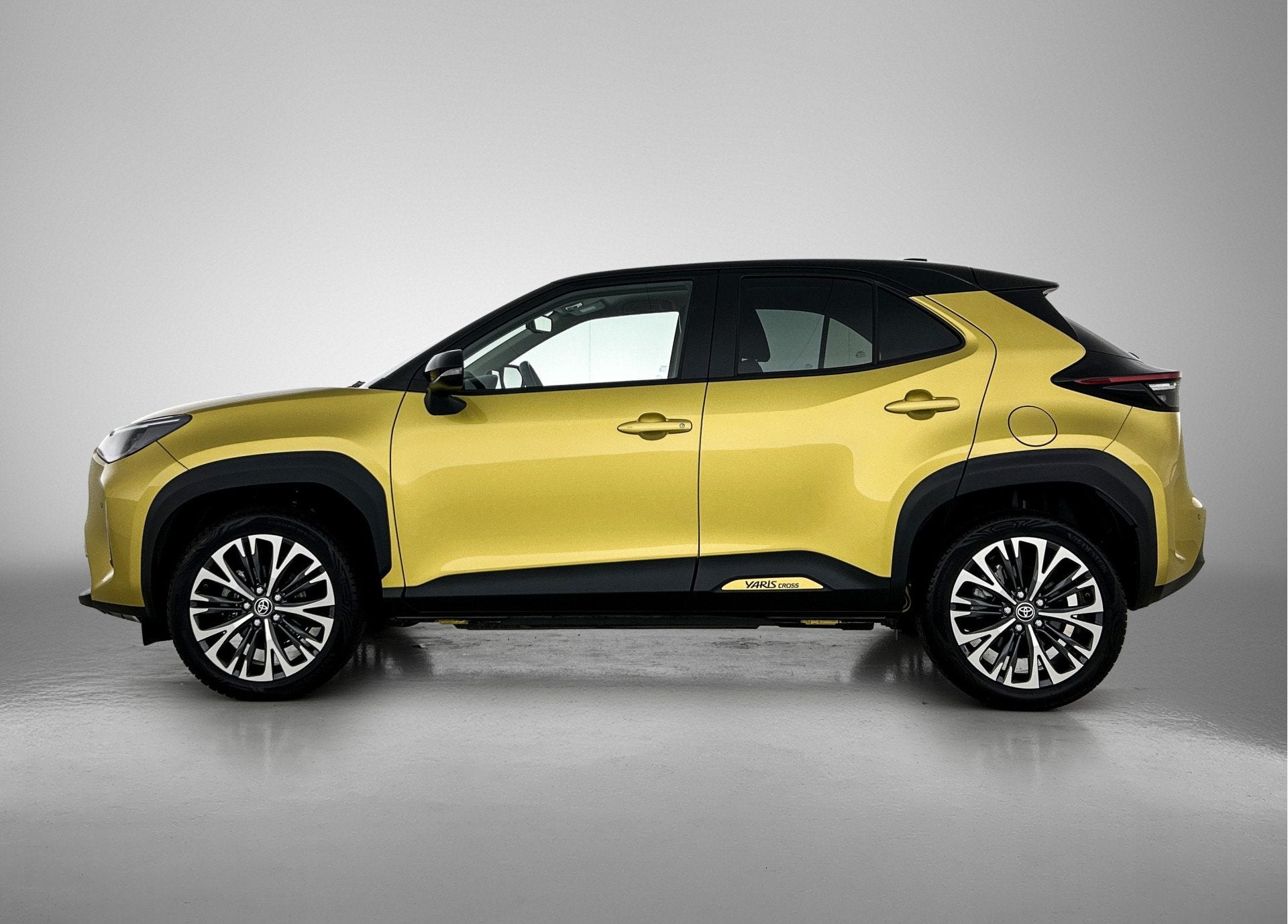 Toyota Yaris Cross 1.5 Hybrid Executive + | BTW Voertuig | J, Auto's, 12 maanden, Zwart, Overige kleuren, 1490 cc