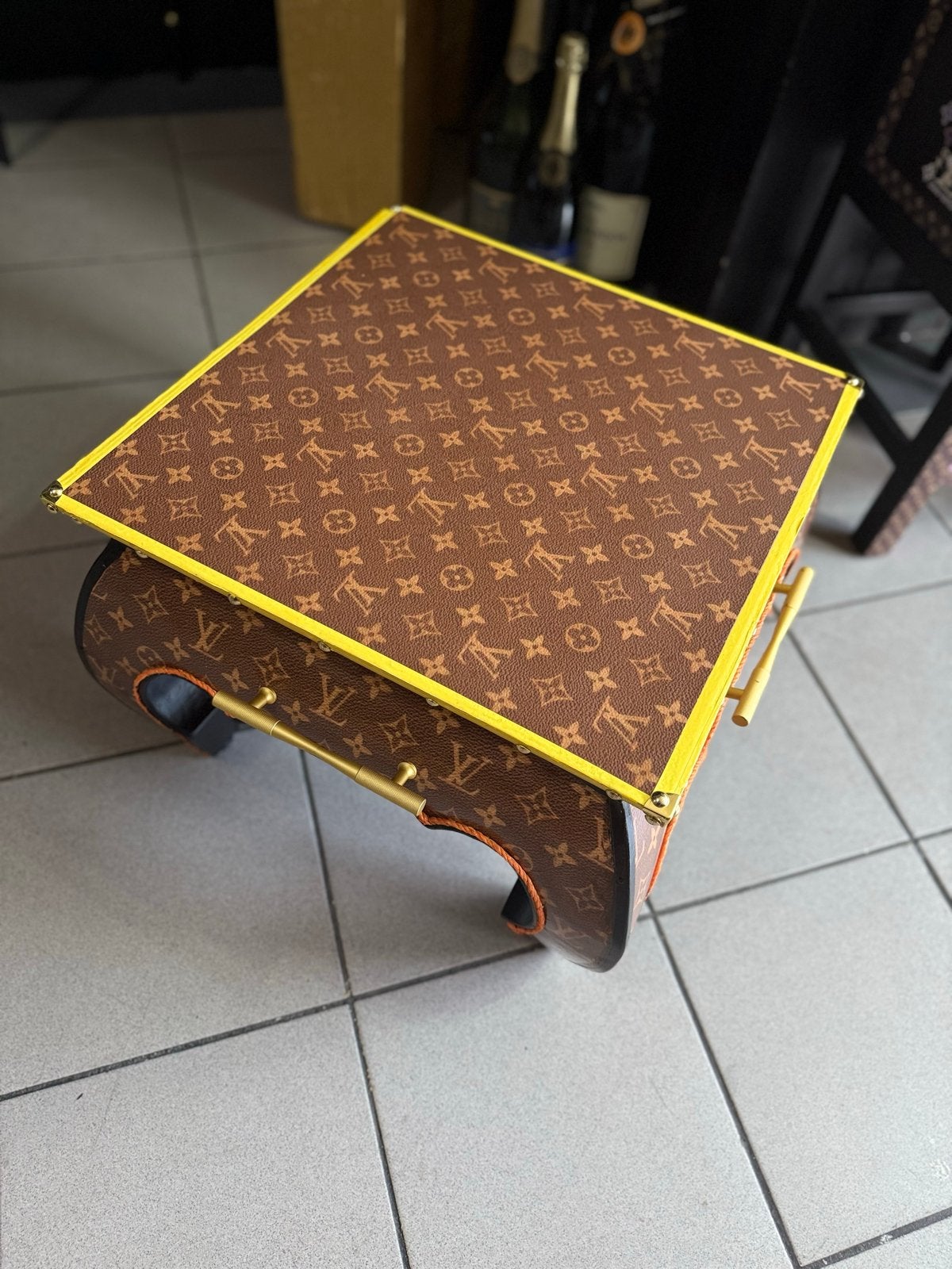 Louis Vuitton Stijl Salontafel - Opium Design 60x60 cm, Huis en Inrichting, Overige materialen, Marlons, Gebruikt, Eu