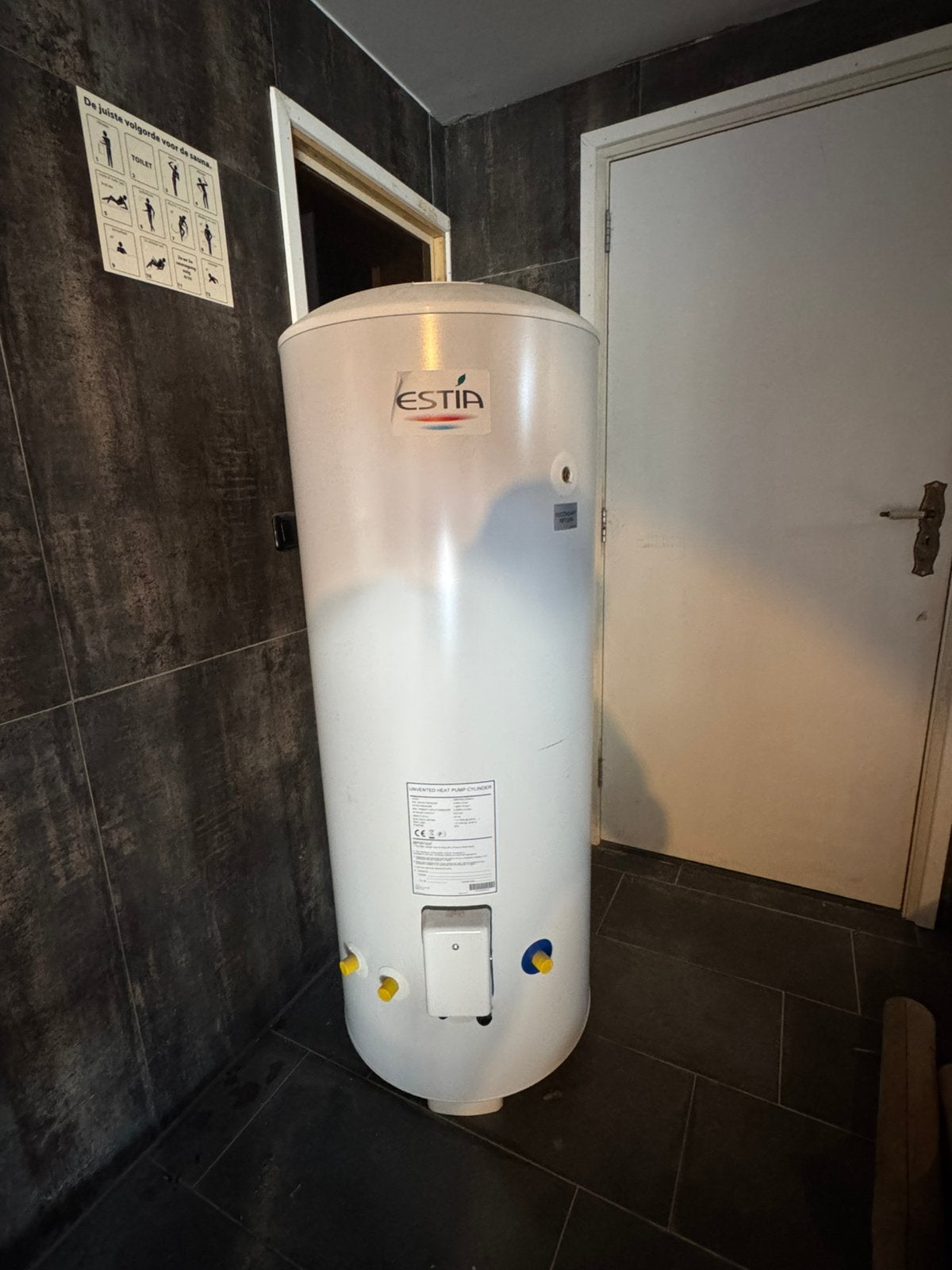 ESTIA HWS-2101CSHM3-E warmtepomp boiler, 100 liter of meer, Minder dan 3 jaar oud, Terugslagbeveiliging (TTB), Nieuw