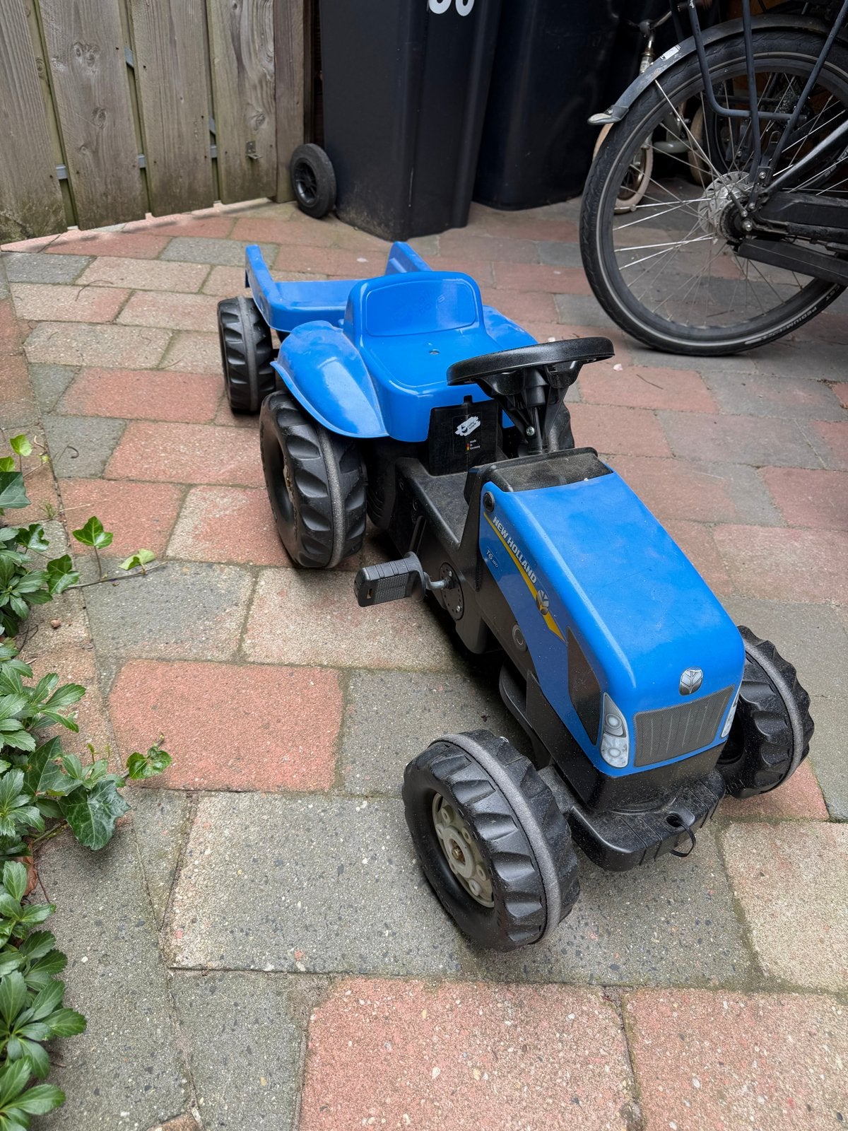 Blauwe New Holland traptractor met aanhanger, Ophalen, Gebruikt