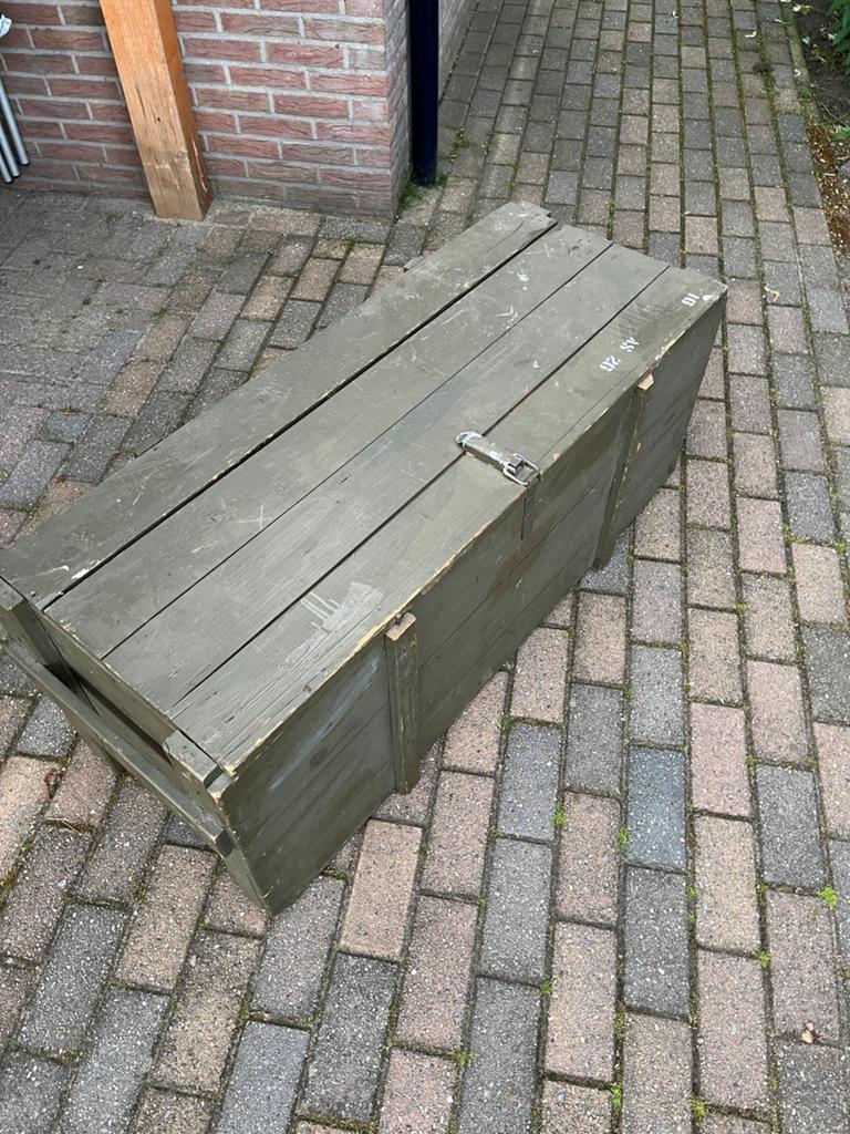 Munitiekist oud militaire kist, Huis en Inrichting, Tafels | Bijzettafels, Ophalen of Verzenden, Zo goed als nieuw, Rechthoekig