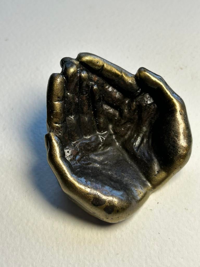 Bronzen beeldje van twee gevouwen handen 6 x 6 cm, Ophalen of Verzenden