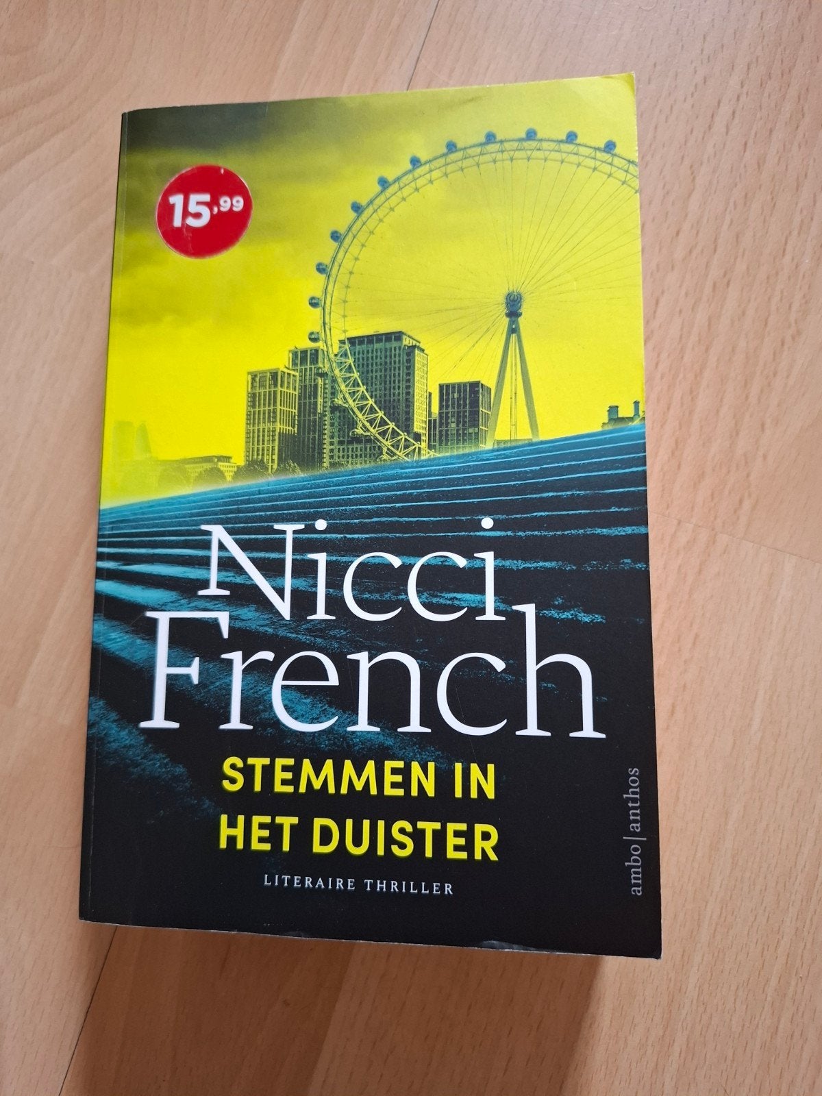 Nicci French Stemmen in het duister, Ophalen of Verzenden, Zo goed als nieuw