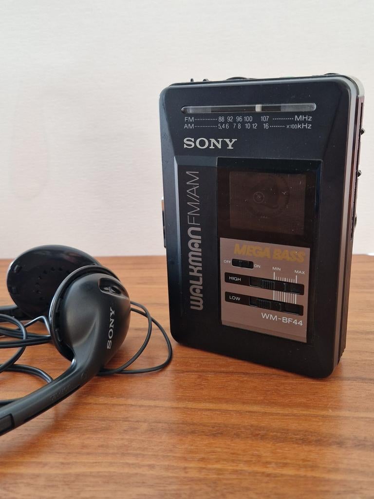 Sony walkman WM-BF44 met radio, werkend, nieuwe snaren, Ophalen of Verzenden, Walkman