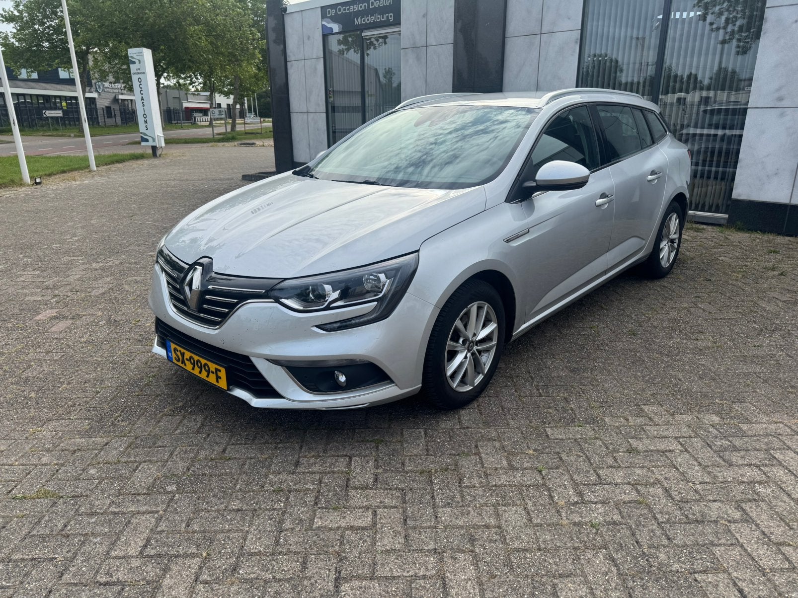 Renault Mégane Bose 1.5 DCI  81KW Estate 2017 Grijs, Auto's, Renault, Voorwielaandrijving, 1287 kg, 4 cilinders, 140 €/maand