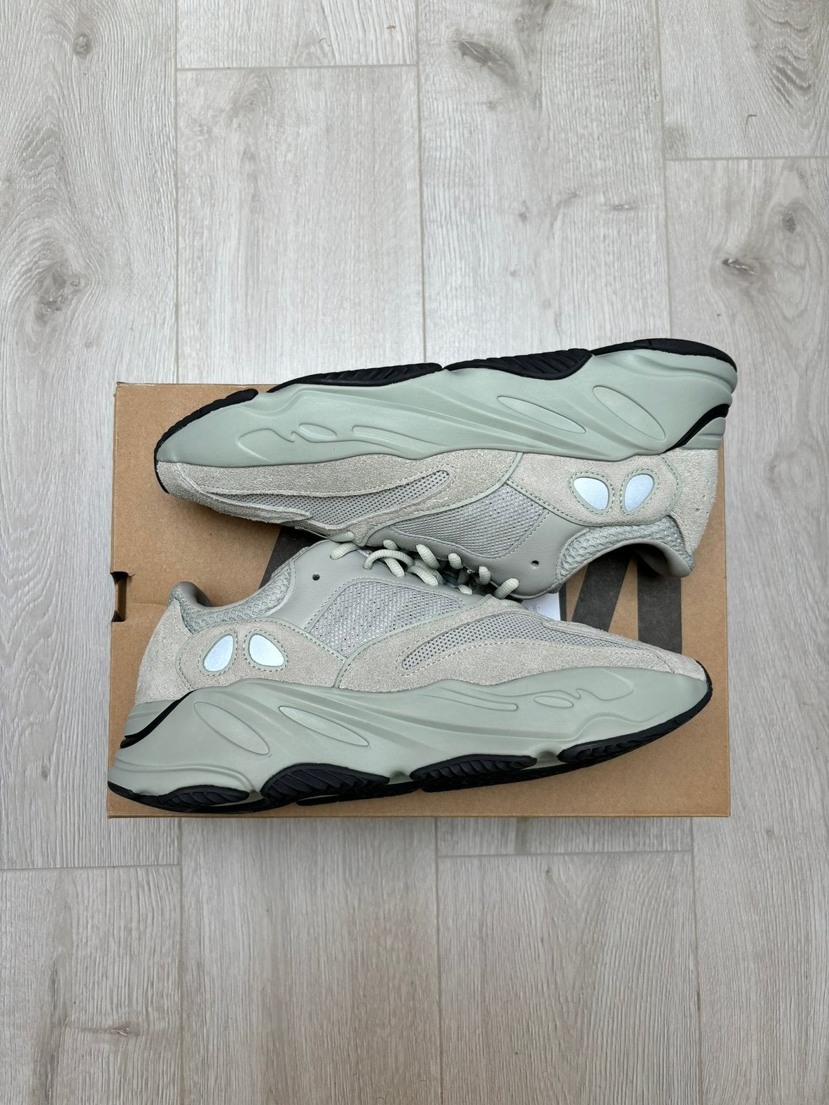 Adidas Yeezy Boost 700 V2 'Salt' - Maat 44 2/3, Overige kleuren, Nieuw, Ophalen of Verzenden, Sneakers of Gympen