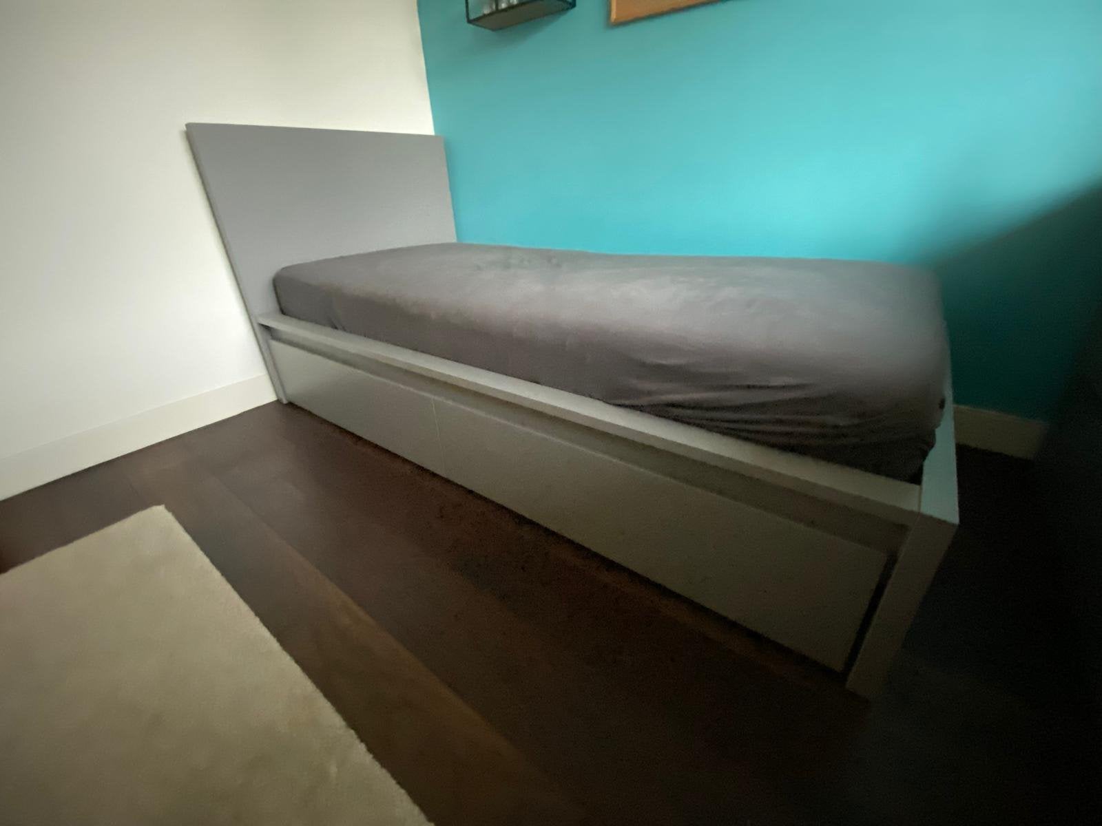 Jomgens bed met lades en passende ladekast Ikea Malm grijs, Ophalen, Gebruikt, Eenpersoons, Grijs