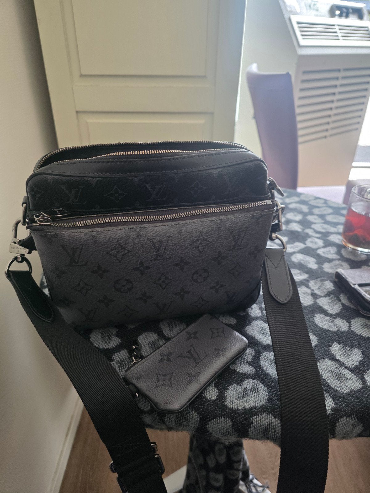 Louis Vuitton Trio Messenger Monogram Eclipse, Ophalen of Verzenden, Gebruikt, Zwart, Schoudertasje