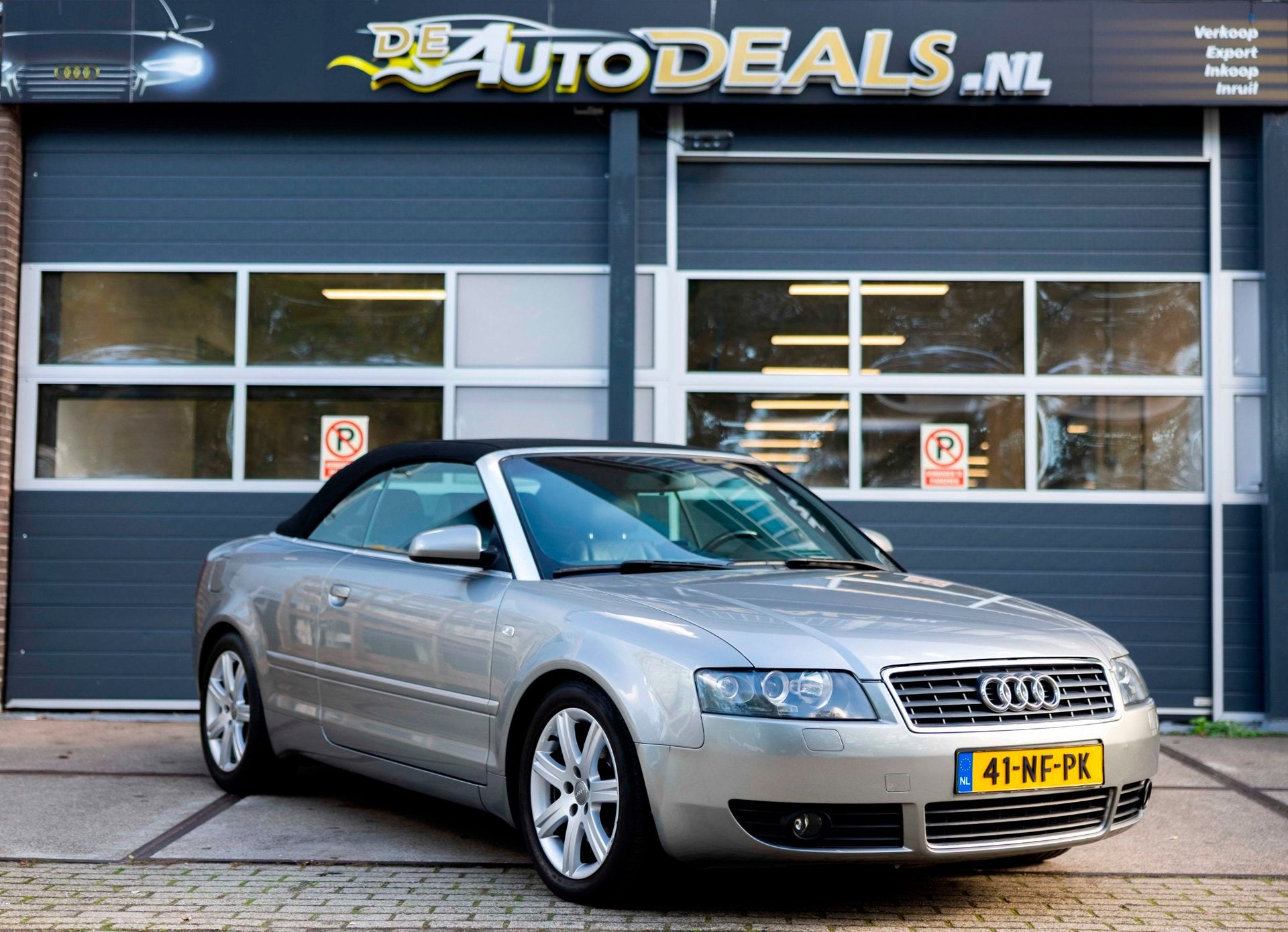 Audi A4 Cabriolet 2.4 V6 Pro Line AIRCO|LEER|NAVI|PDC|CLIMA|, Auto's, Gebruikt, Zwart, Cabriolet, 4 stoelen