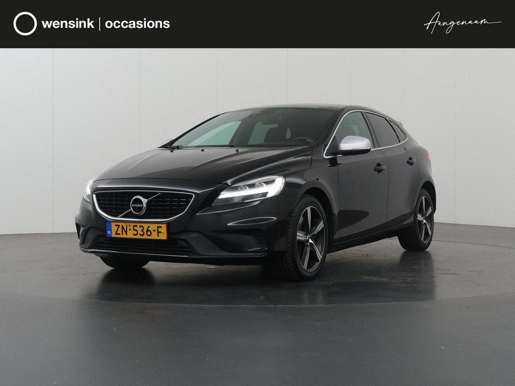 Volvo V40 1.5 T3 Polar+ Sport | Panoramadak | Navigatie | Pa, Euro 6, 4 cilinders, 700 kg, Zwart