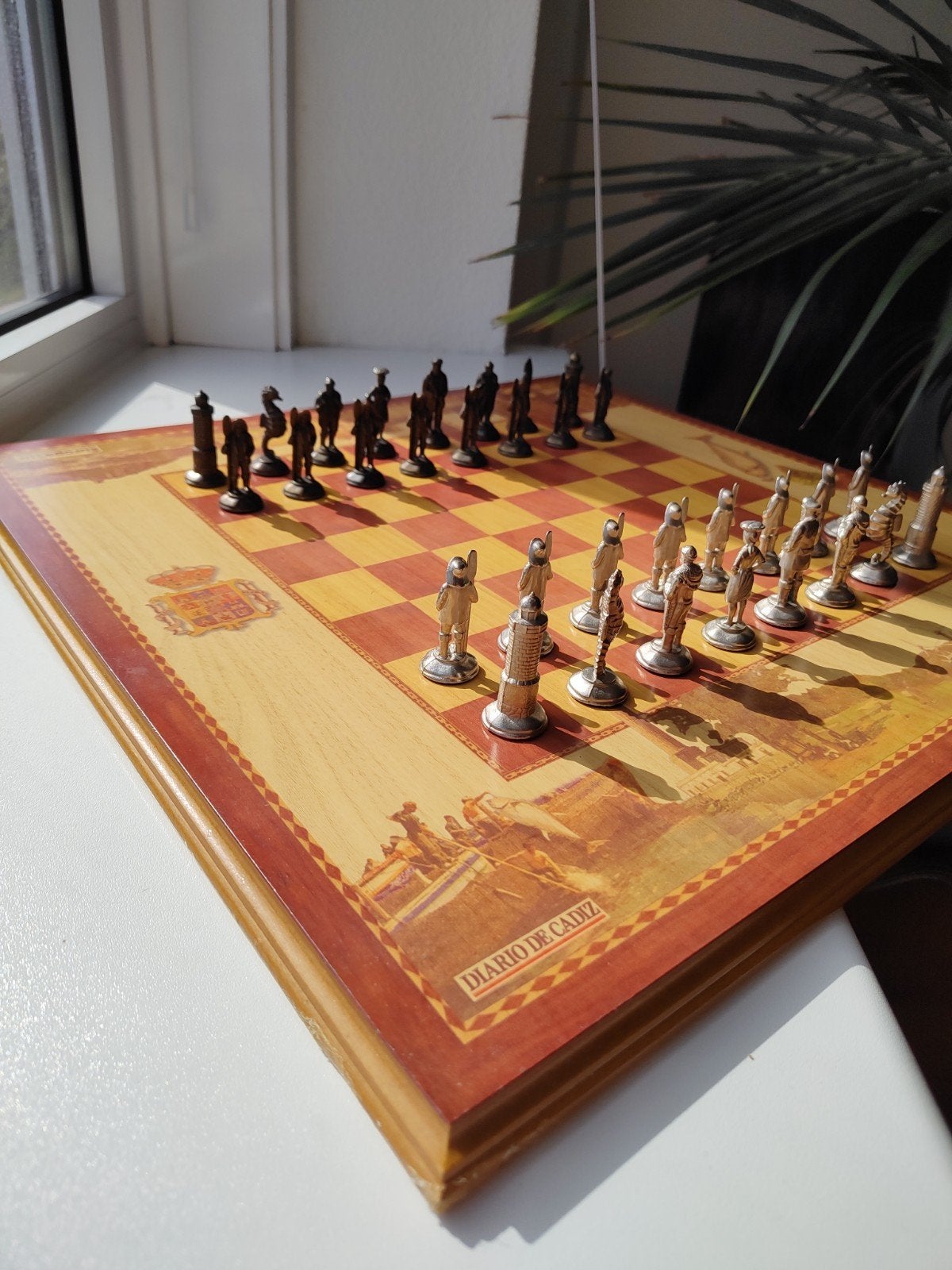 Prachtig Spaans Schaakspel Metalen Figuren + Display, Hobby en Vrije tijd, Ophalen of Verzenden