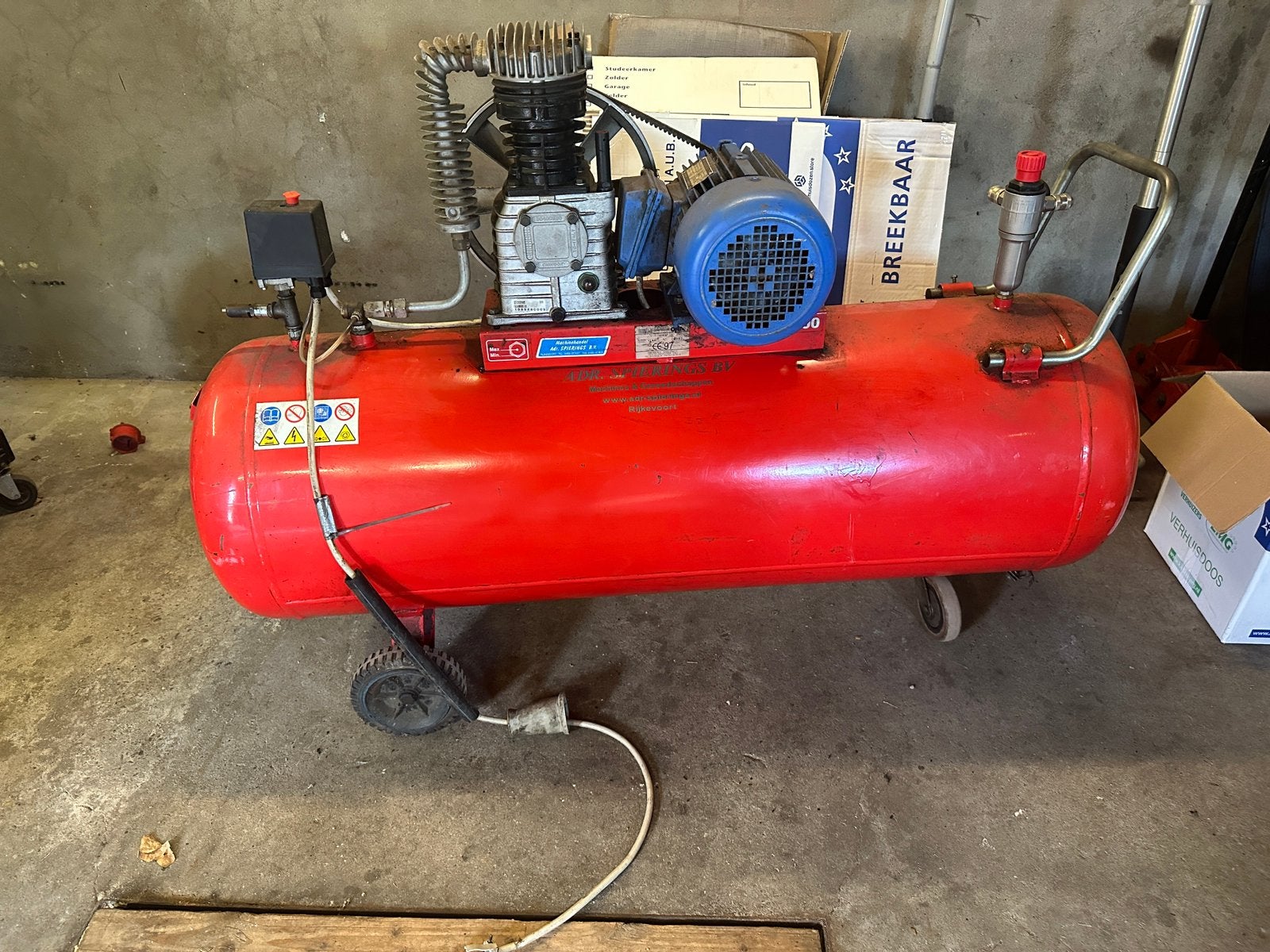 Grote compressor 300ltr 380v, Doe-het-zelf en Verbouw, Ophalen, Gebruikt, 400 tot 800 liter/min, Mobiel