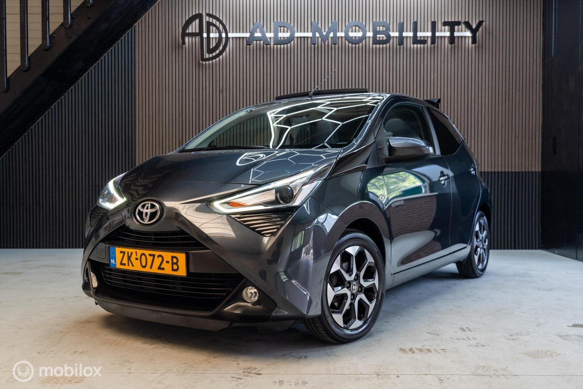 Toyota Aygo 1.0 VVT-i x-cite Cabrio, Camera, Airco, DAB+, Voorwielaandrijving, Gebruikt, Euro 6, 4 stoelen