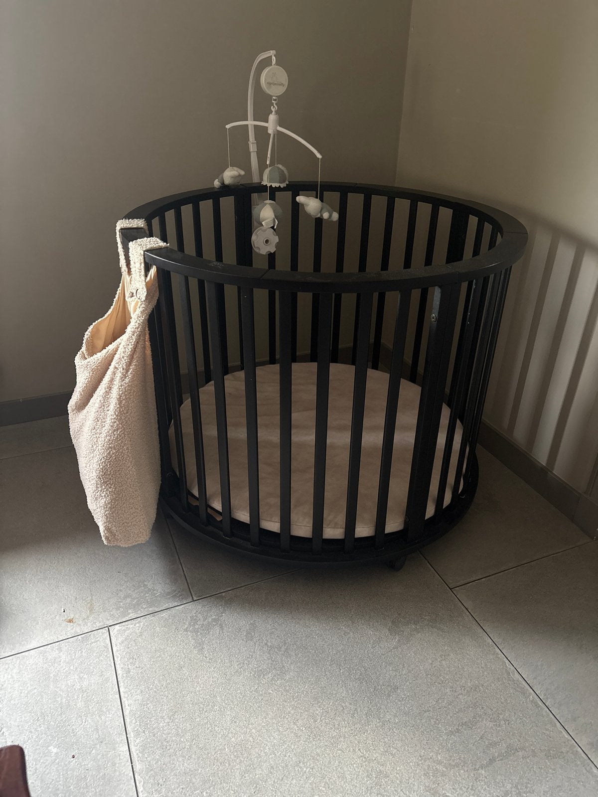 Rond zwarte box met accessoires, Ophalen, Zo goed als nieuw, Rond