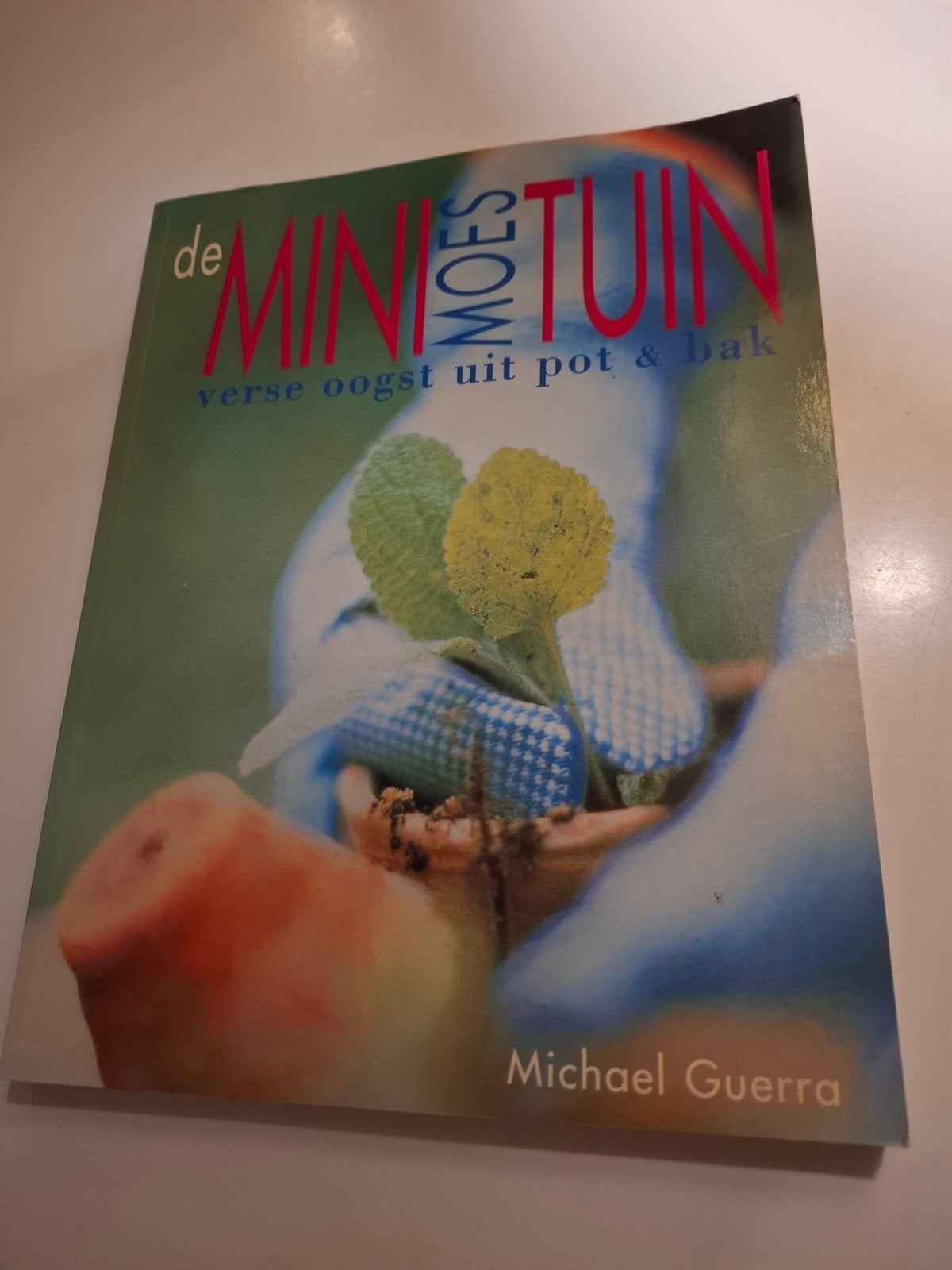 De Mini Moestuin: Verse Oogst uit Pot & Bak - Michael Guerra, Ophalen of Verzenden, Gelezen, Michael Guerra, Moestuin