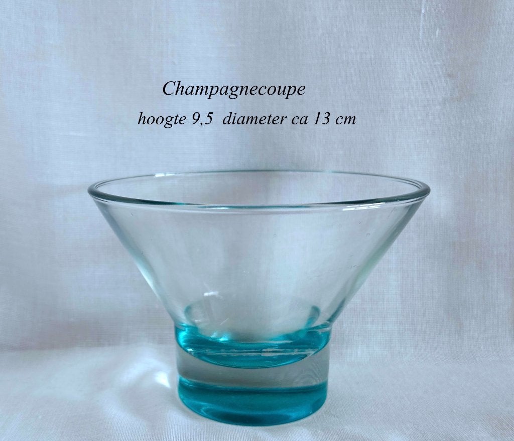 Champagne Coupe 9,5h Transparant Groen Turquoise dik glas, Antiek en Kunst, Antiek | Glas en Kristal, Ophalen