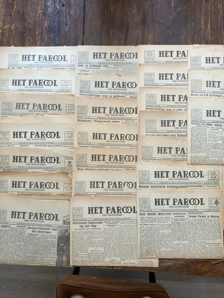 Het Parool Kranten uit 1945(juni-december) - Oorlog en Vrede, Ophalen of Verzenden, Gelezen, Krant