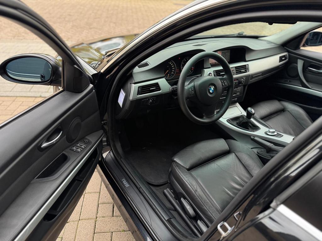 BMW 3-serie 330i M3 M-Pakket M-Sport 259PK Airco Navi Pan/Da, Achterwielaandrijving, Gebruikt, Zwart, 259 pk
