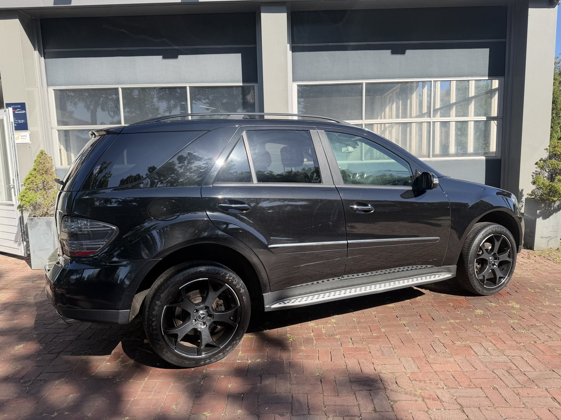 Mercedes-Benz M-Klasse 350 Youngtimer Bj 2005 3500kg trekken, Auto's, Mercedes-Benz, Automaat, Dealer onderhouden, Gebruikt, Zwart