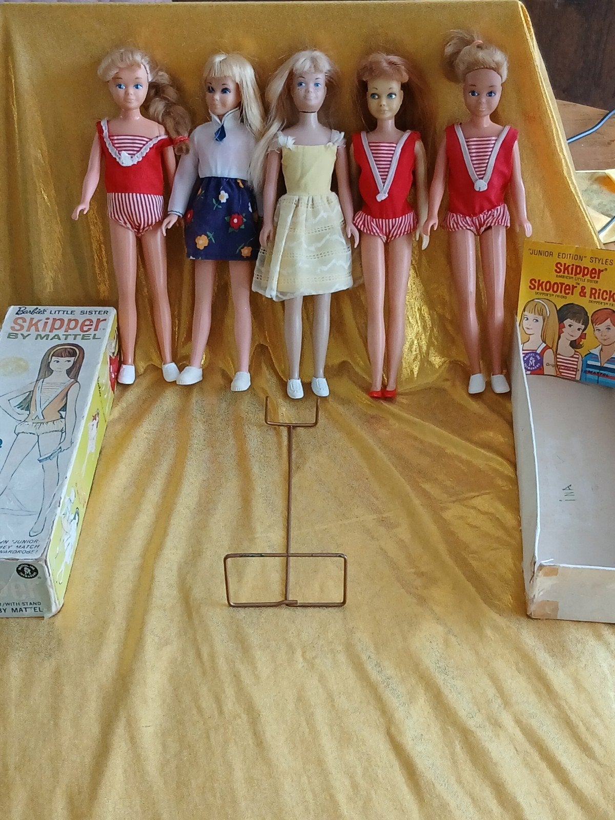 skipperbarbies met 1 doos boekje en standaard, Ophalen of Verzenden