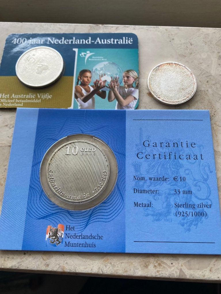 2 stuks € 5 euro en een  €10 munt, Postzegels en Munten, Munten | Nederland, Ophalen of Verzenden, Koningin Beatrix, Euro's, Setje
