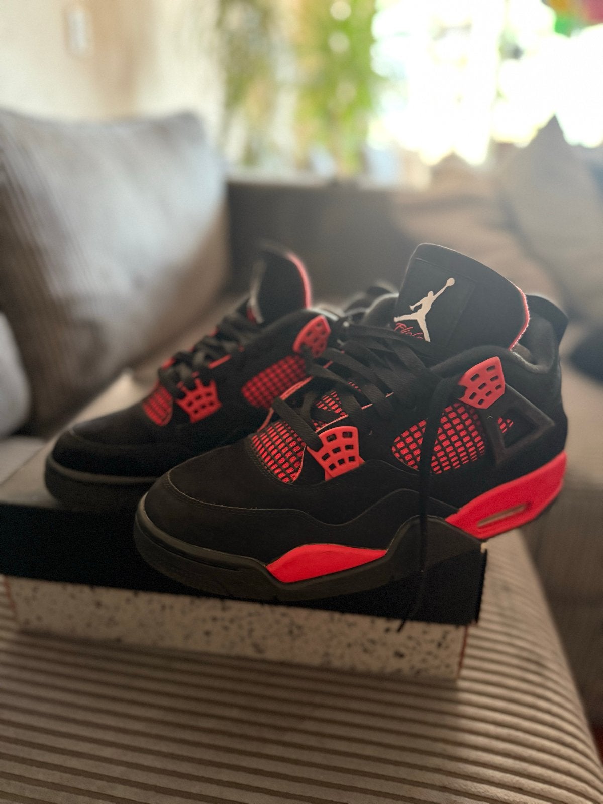 Jordan 4 Retro Red Thunder - Zo goed als nieuw!, Kleding | Heren, Schoenen, Ophalen of Verzenden, Zo goed als nieuw, Zwart, Sneakers of Gympen