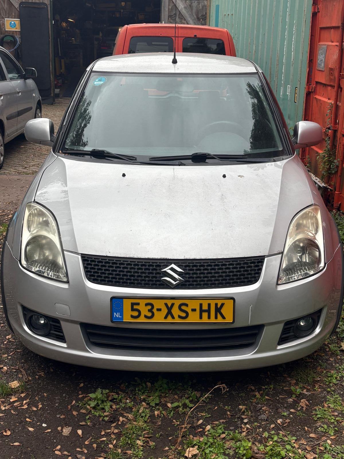 Kapot Suzuki Swift 1.5 3D 2007 Grijs, Auto's, Voorwielaandrijving, 15 km/l, 40 €/maand, 4 cilinders