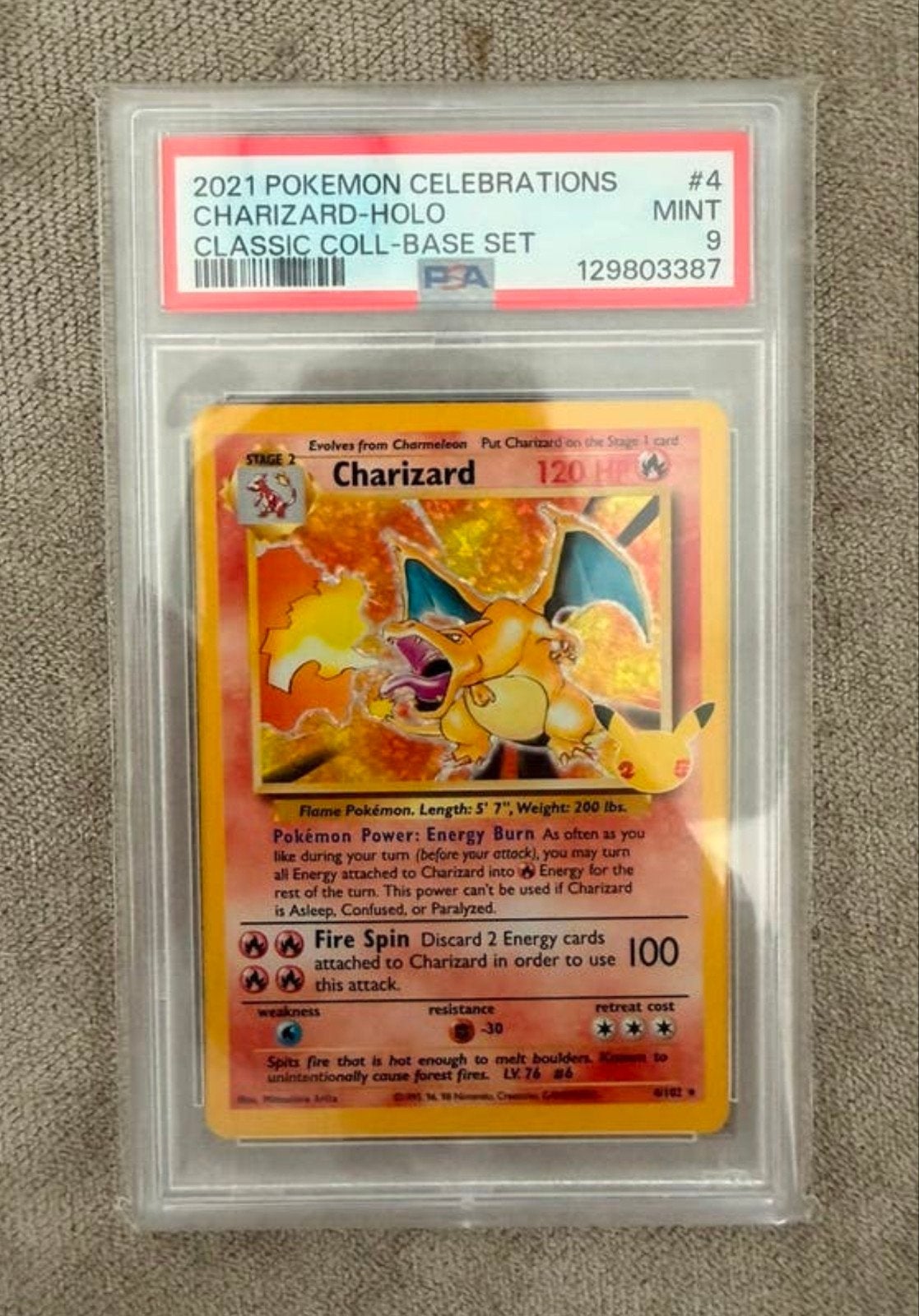 Pokémon Celebrations Charizard Holo PSA 9 Mint, Hobby en Vrije tijd, Verzamelkaartspellen | Pokémon, Ophalen of Verzenden, Zo goed als nieuw
