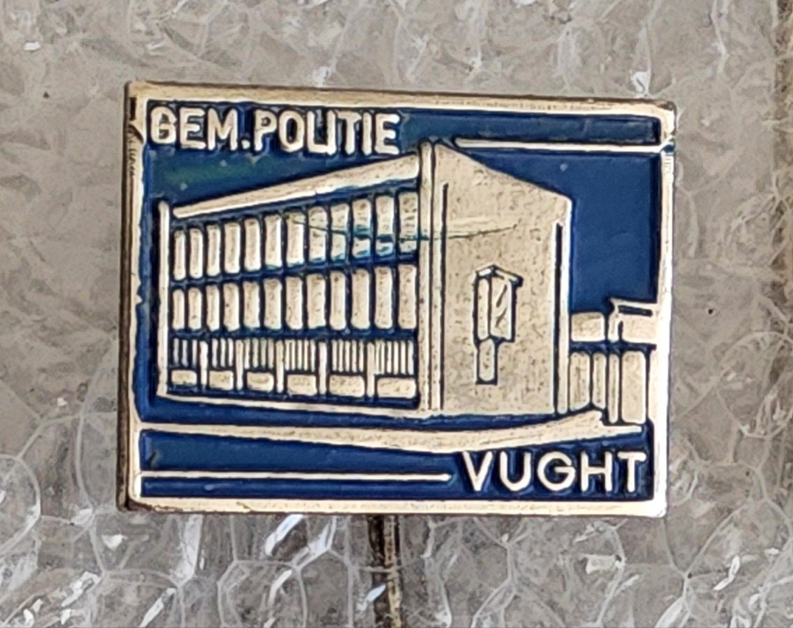 Vintage Speldje Gem. Politie Vught, Verzamelen, Ophalen of Verzenden, Gebruikt, Stad of Land, Speldje of Pin