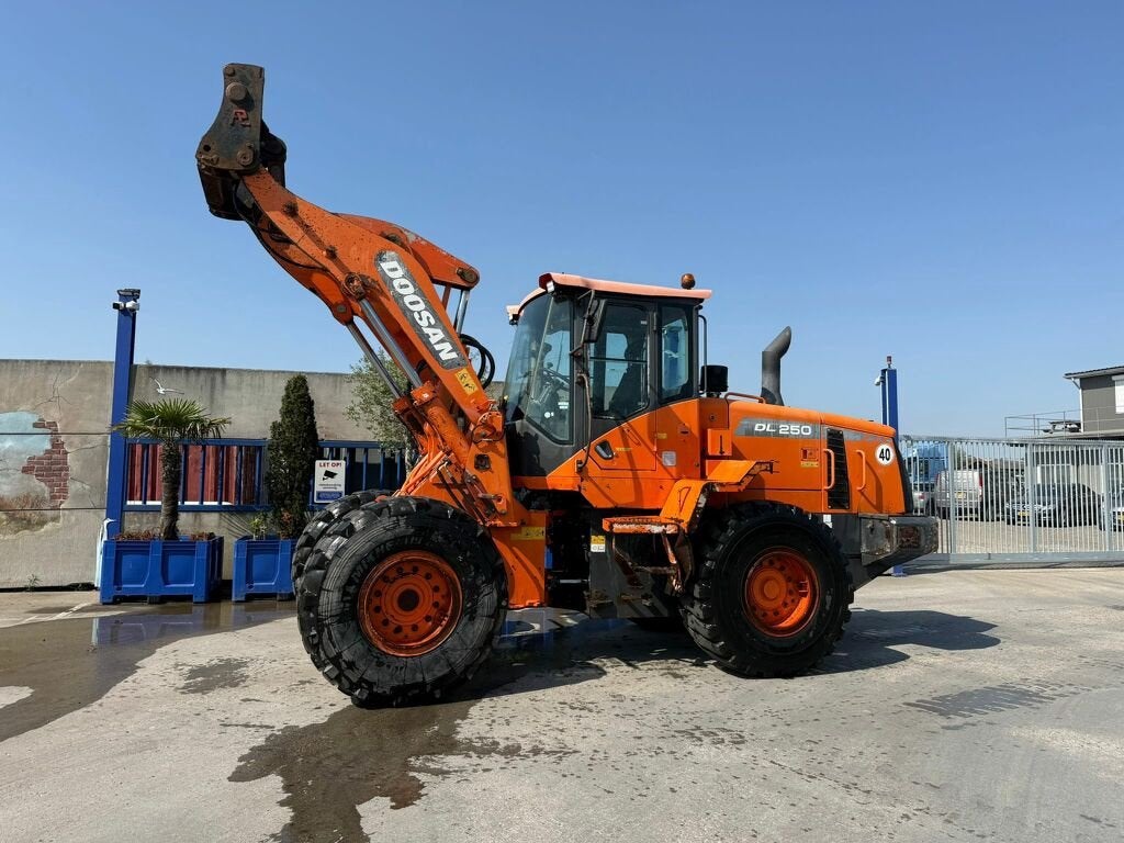 Doosan DL250-3, Doosan Bob, Communications.emea@doosan.com, U Kodetky 1810
26301  Dobris, CZ, Wiellader of Shovel