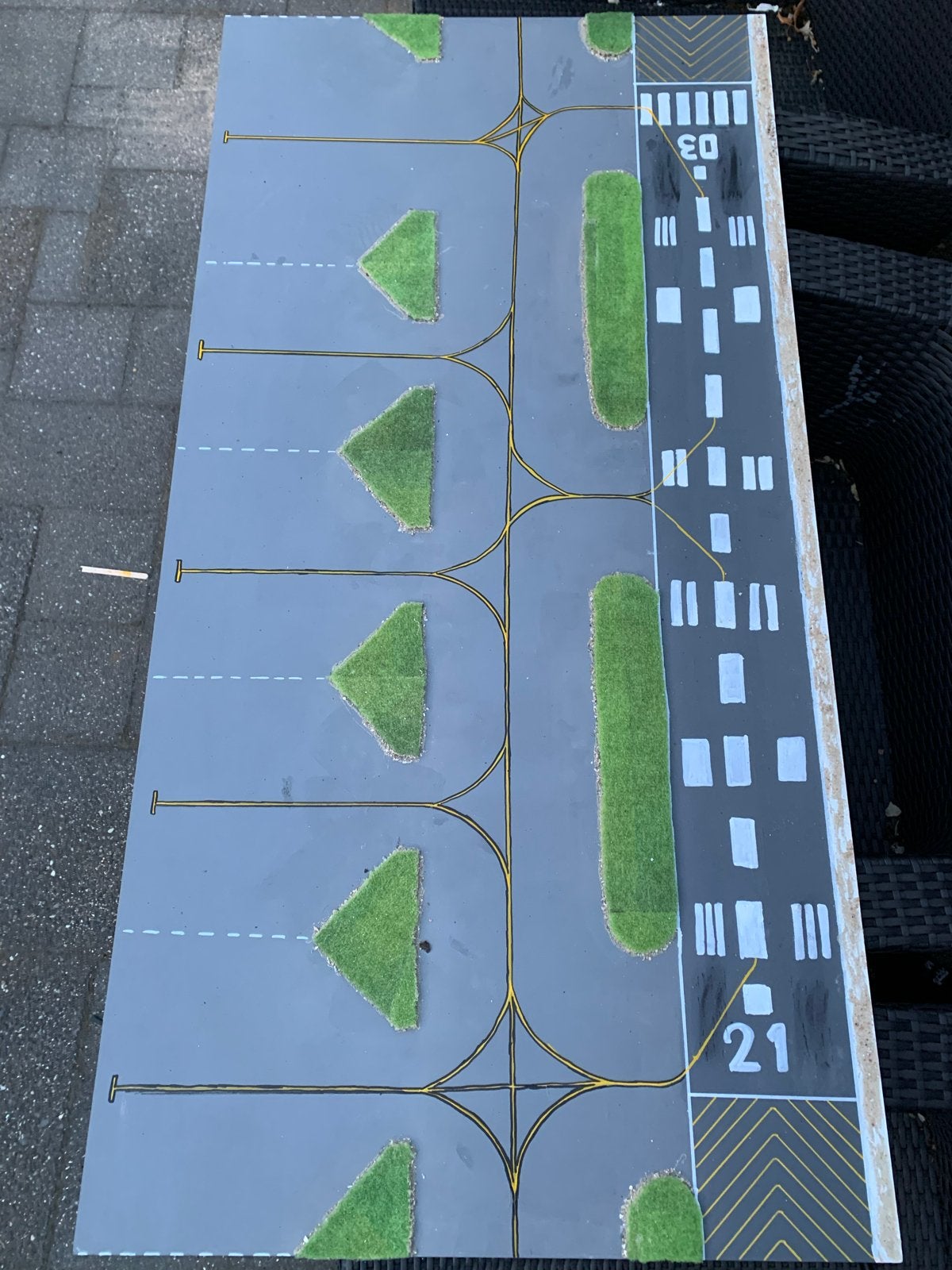 Diorama vliegveld voor modelvliegtuigen, Hobby en Vrije tijd, Modelbouw | Vliegtuigen en Helikopters, Ophalen, Gebruikt, 1:72 tot 1:144