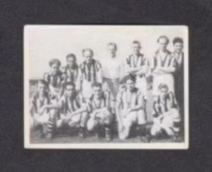 Voetbalplaatje NEO Borne 1951-1952., Ophalen of Verzenden, Zo goed als nieuw