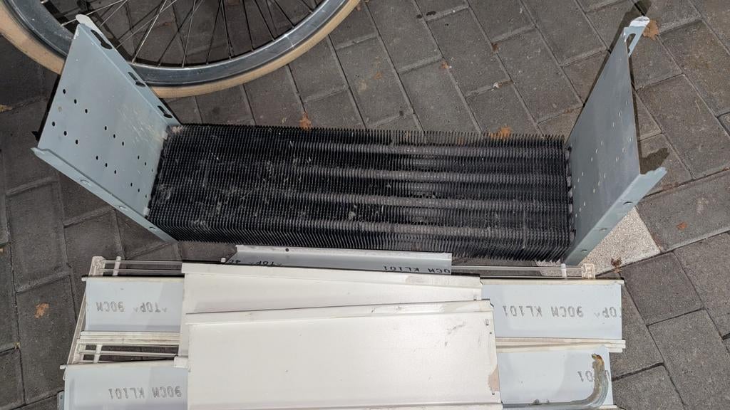 1x small bedroom radiator, Ophalen, Radiator, 30 tot 80 cm