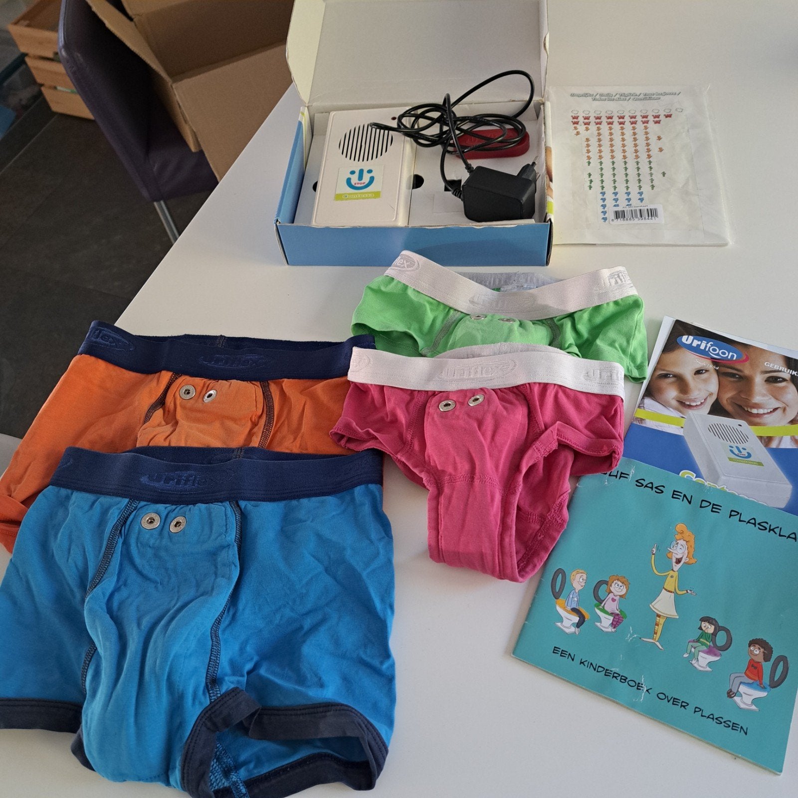 Urifoon plaswekker set met 4 onderbroeken en boek, Ophalen, Gebruikt, Urifoon, Jongen of Meisje