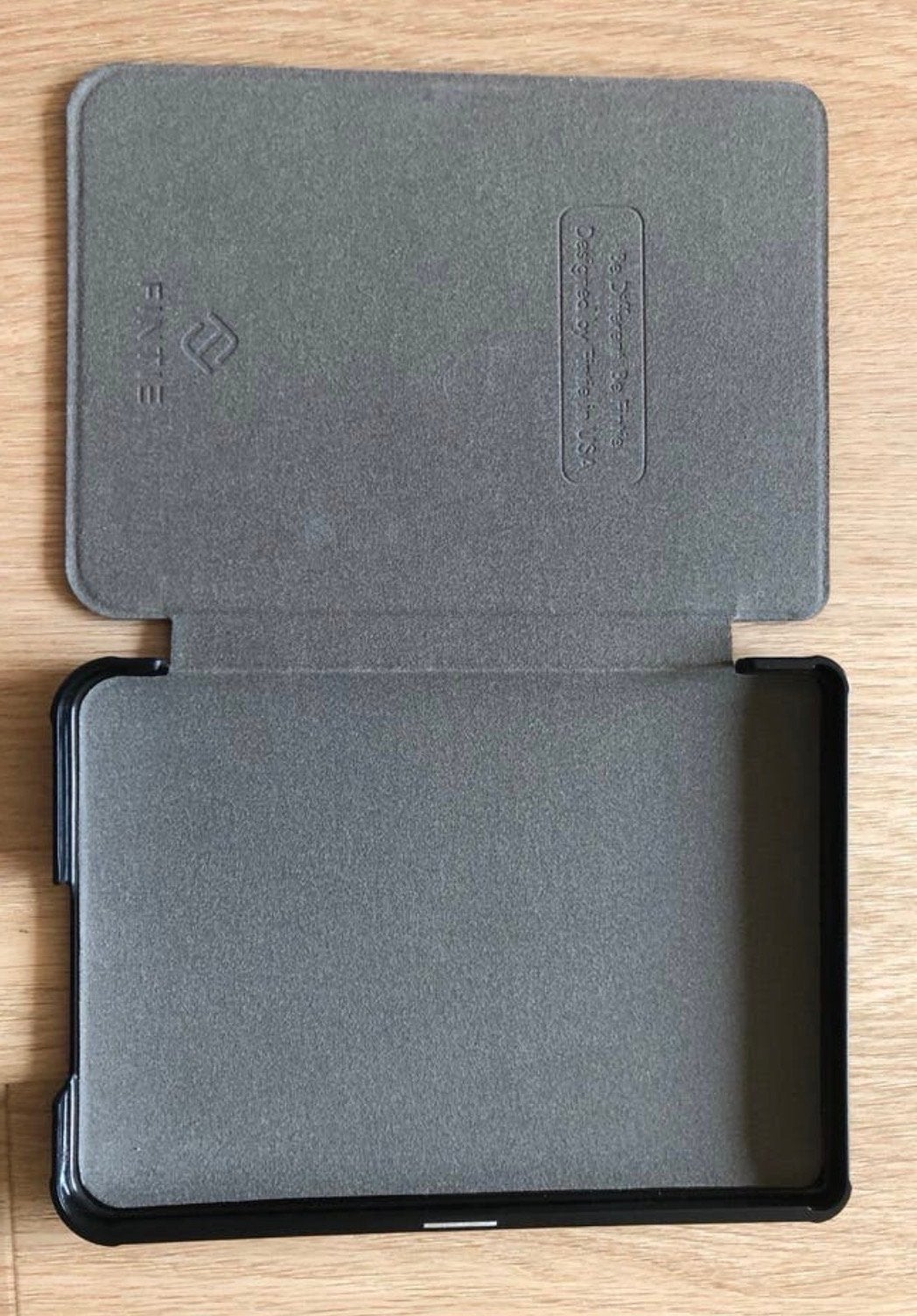 Case voor Kobo Clara HD e-reader - zwart, Ophalen of Verzenden, Zo goed als nieuw, 6 inch of minder