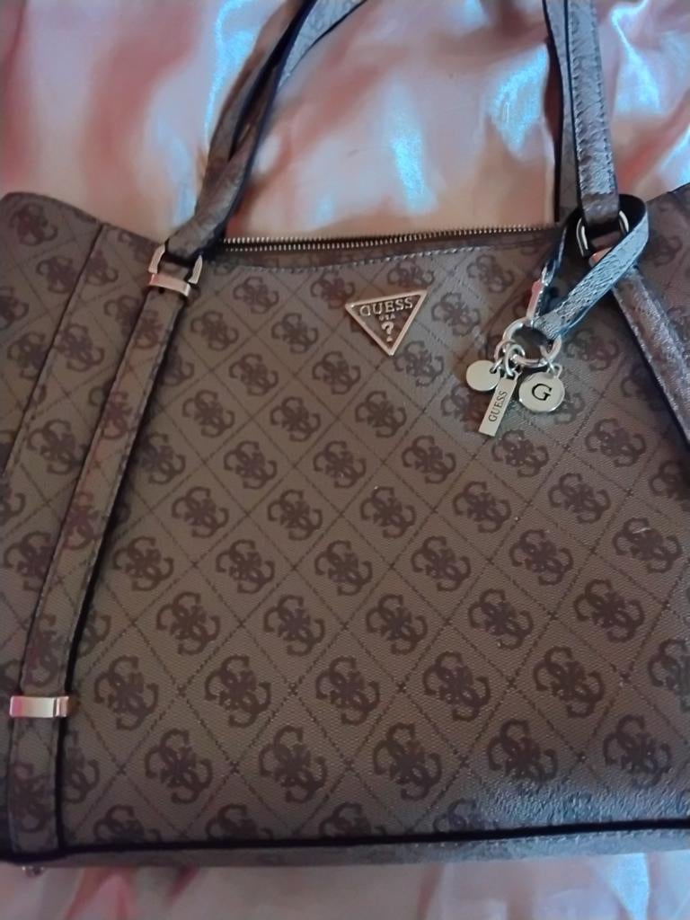 Guess shopper, Sieraden, Tassen en Uiterlijk, Tassen | Damestassen, Ophalen of Verzenden, Zo goed als nieuw, Bruin, Shopper