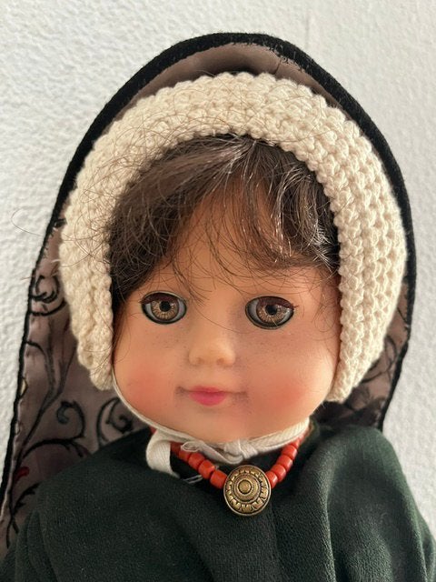 Prachtige pop in traditionele Terschellinger klederdracht, Ophalen, Gebruikt