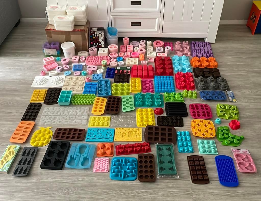hobby zeepjes maken materiaal mallen-gietzeep enz, Ophalen of Verzenden, Zo goed als nieuw