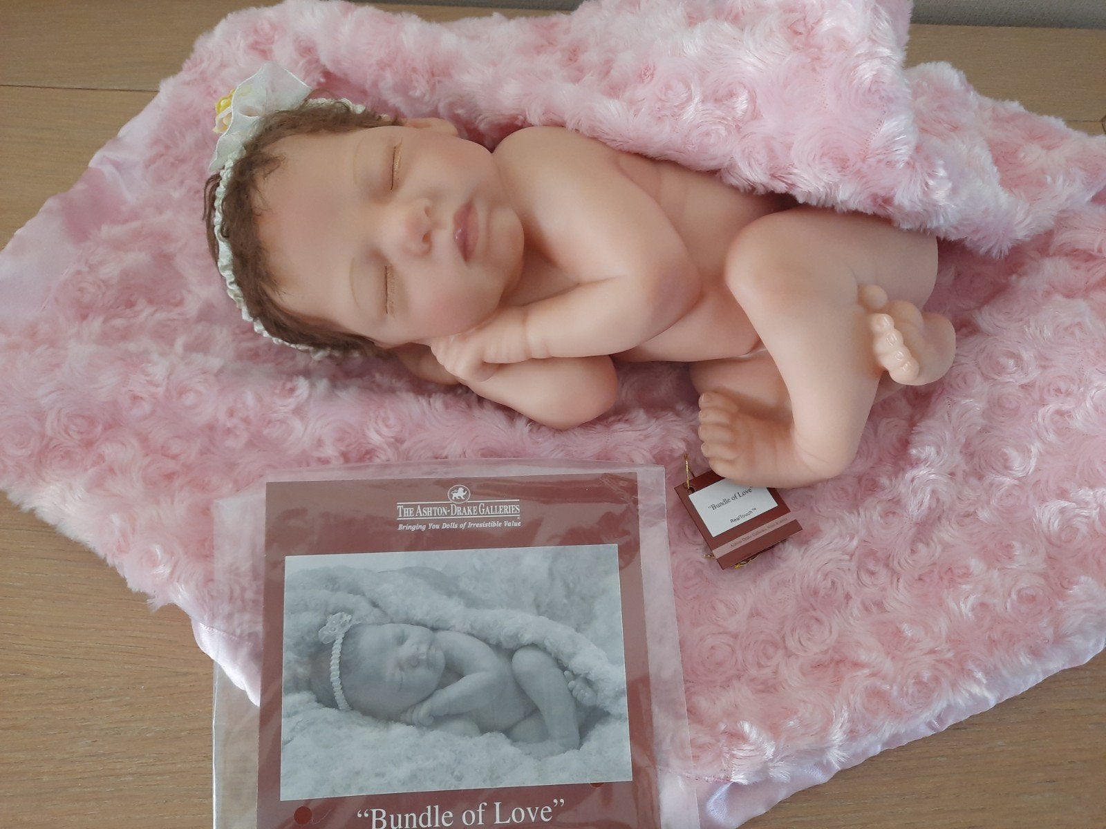 Ashton Drake pop, Bundle Of Love, Ophalen of Verzenden, Zo goed als nieuw, Pop, Levensecht of Reborn