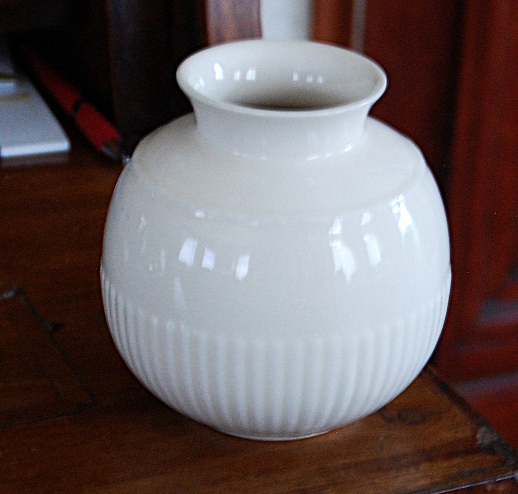 wedgwood edme vaasje, Ophalen of Verzenden, Zo goed als nieuw, Porselein, Overige typen