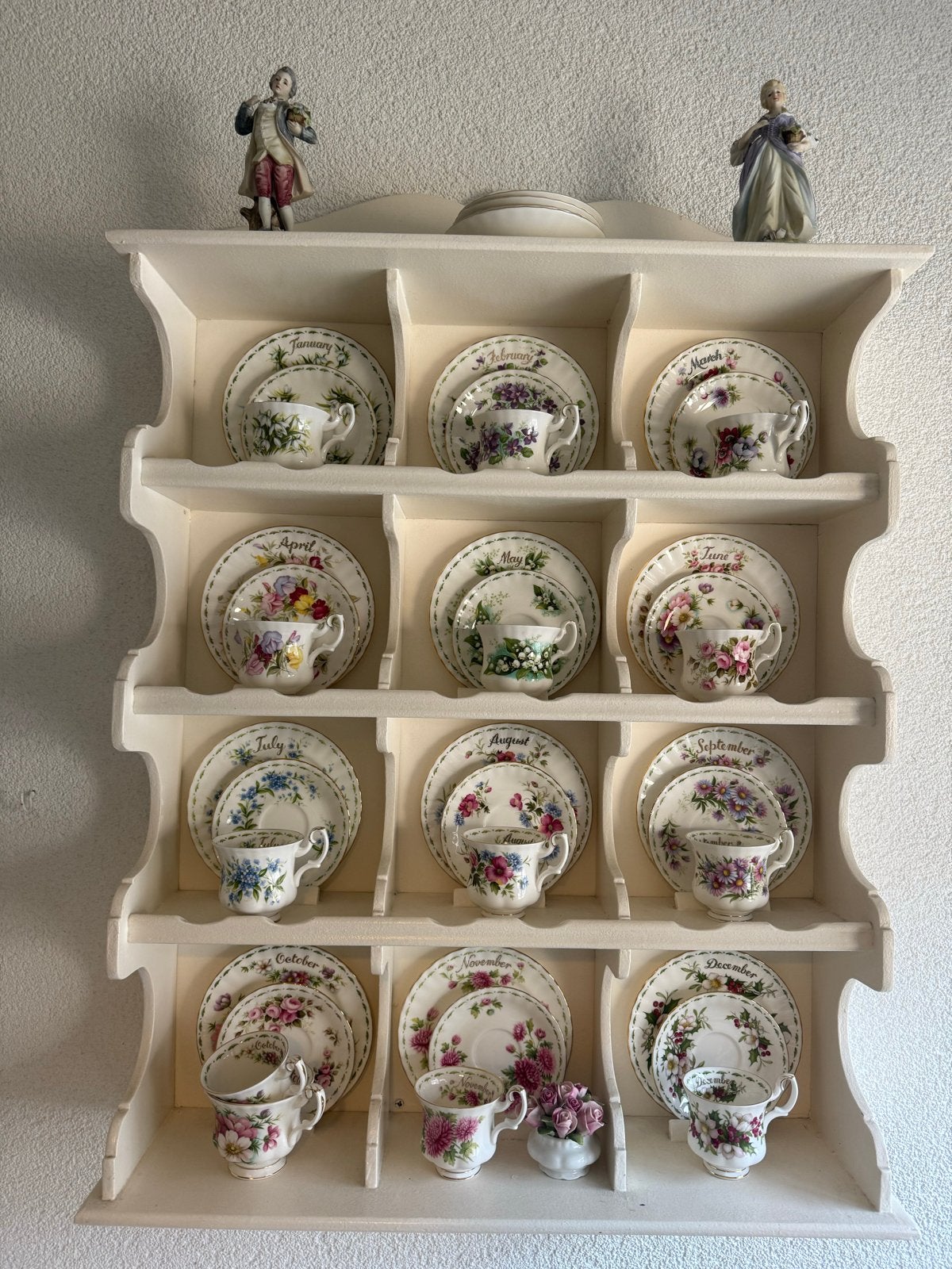 Royal Albert 'Flowers of the Month' servies 36 delig + kast, Ophalen