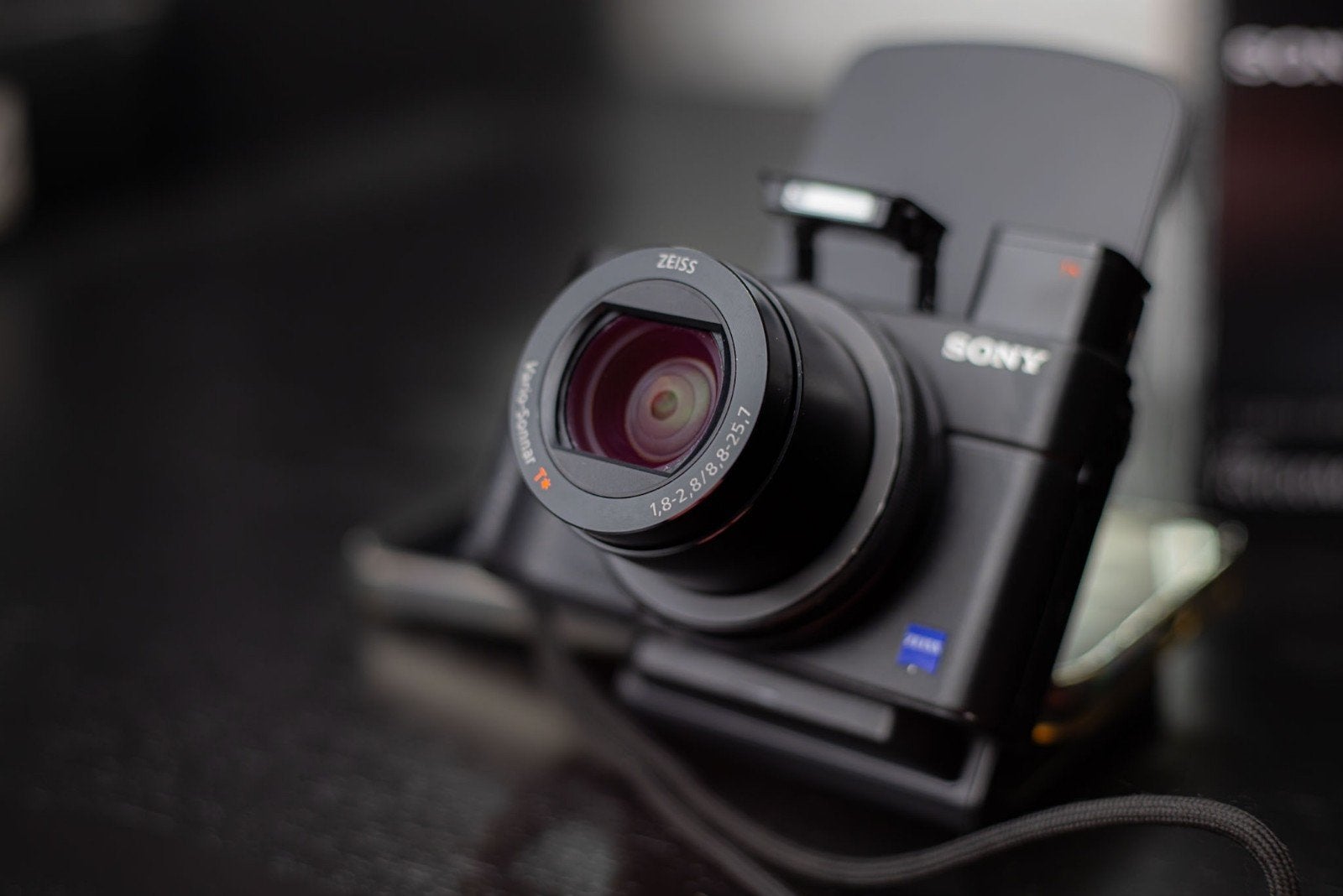 Sony Cyber-shot RX100 III – 2 Accu’s + Originele Doos, Gebruikt, Ingebouwde flitser, Ophalen of Verzenden, Accu