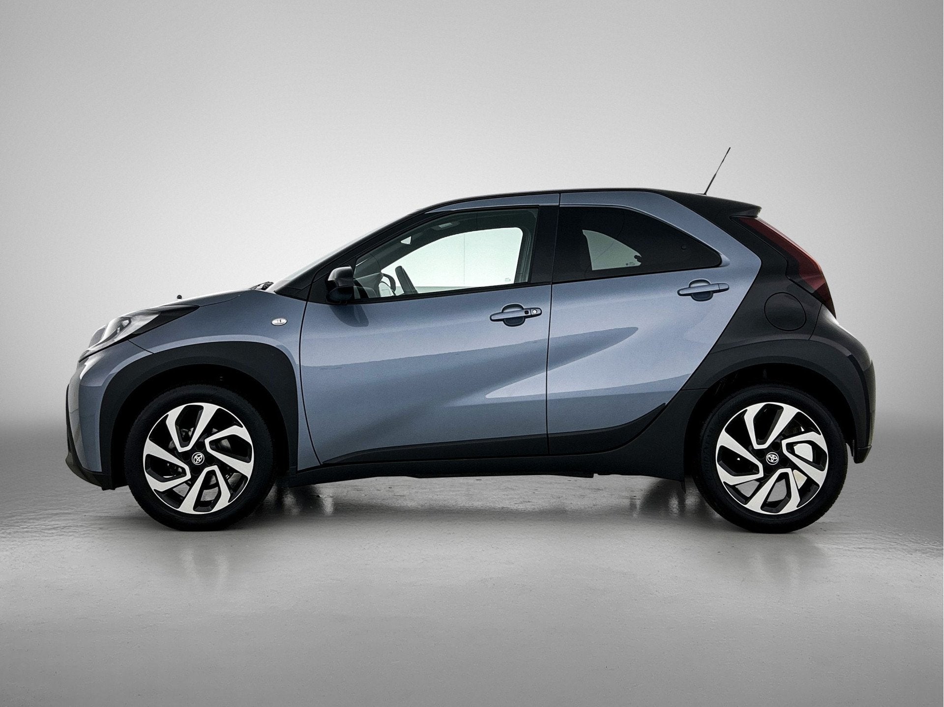 Toyota Aygo X 1.0 VVT-i S-CVT Pulse + | BTW Voertuig | Parke, 12 maanden, Stof, Gebruikt, Zwart