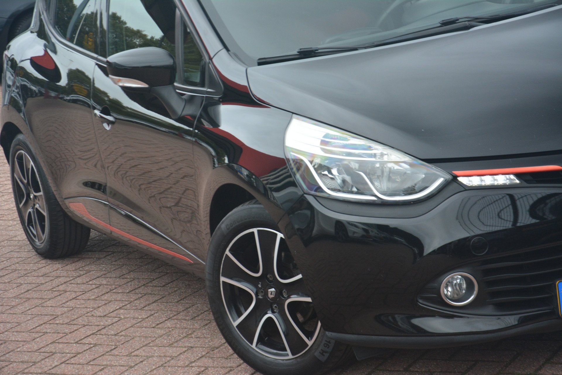Renault Clio 0.9 TCe Expression | Navigatie | Trekhaak | Air, Voorwielaandrijving, Stof, Zwart, 540 kg