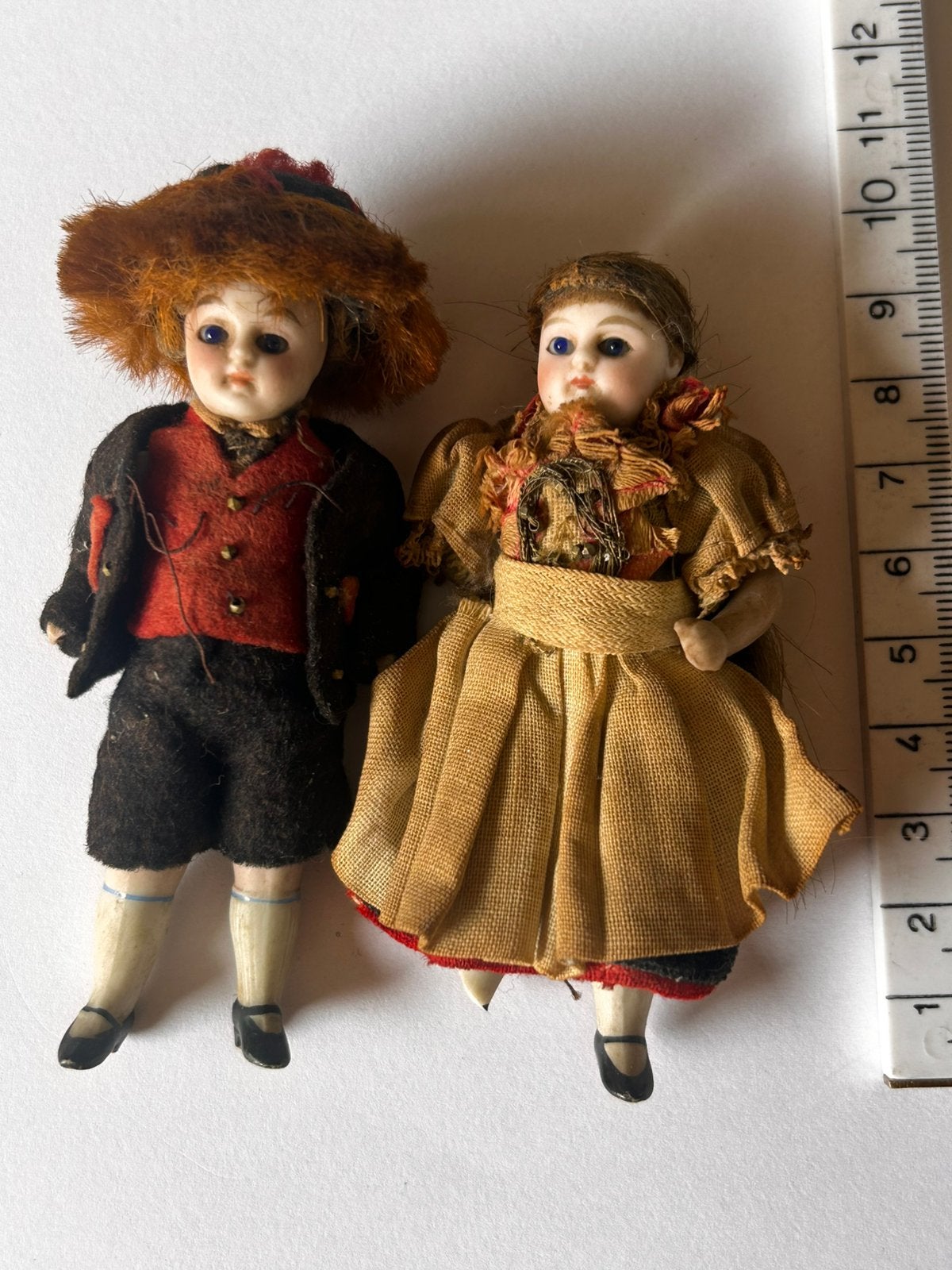 Twee antieke mignonettes , poppenhuispopjes, Ophalen of Verzenden