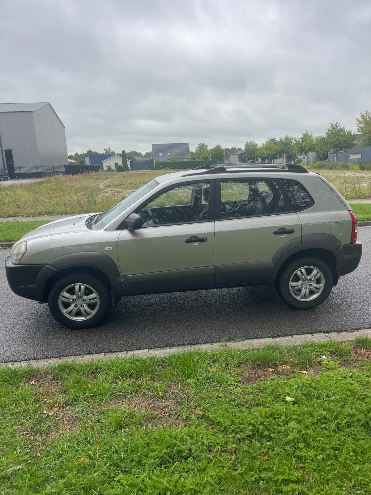 Hyundai Tucson 2.0 I 2WD 2006 Grijs, Auto's, 4 cilinders, Origineel Nederlands, 75 €/maand, Handgeschakeld