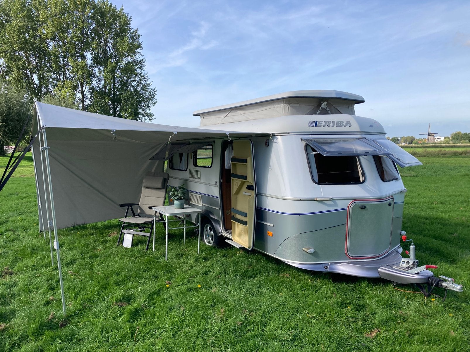 Compacte lichtgewicht Eriba touring Troll 530 gt, Caravans en Kamperen, Mover, Standaardzit, Dwarsbed, Particulier