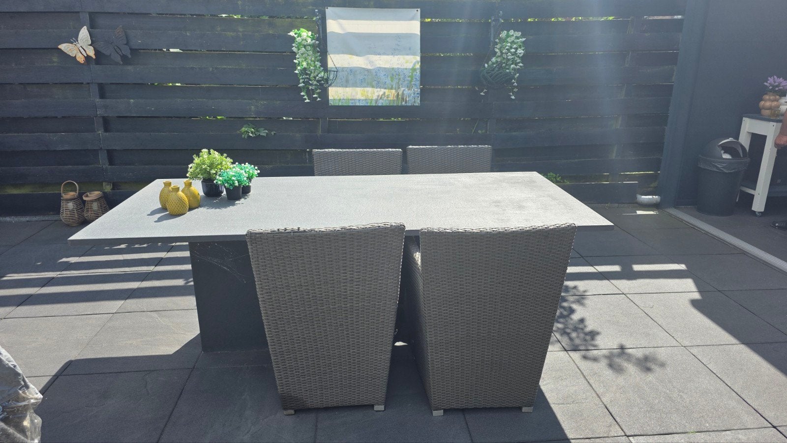 Moderne tuinset met 4 stoelen en tafel, Tuin en Terras, 4 zitplaatsen, Gebruikt, Ophalen of Verzenden, Wicker